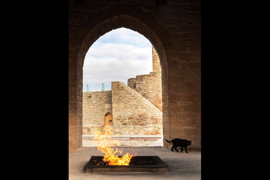 KNECHTEL_BAKU_ETERNAL FLAME-7944_HIGHRES